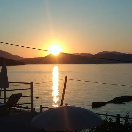 Отель Golden Sunset Букари