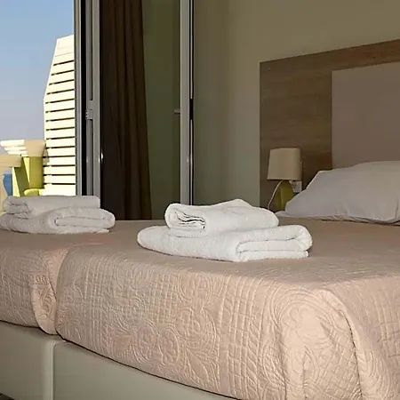 Hotel Golden Sunset