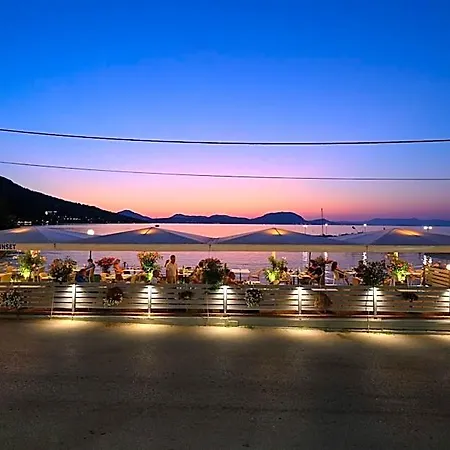 Hotel Golden Sunset